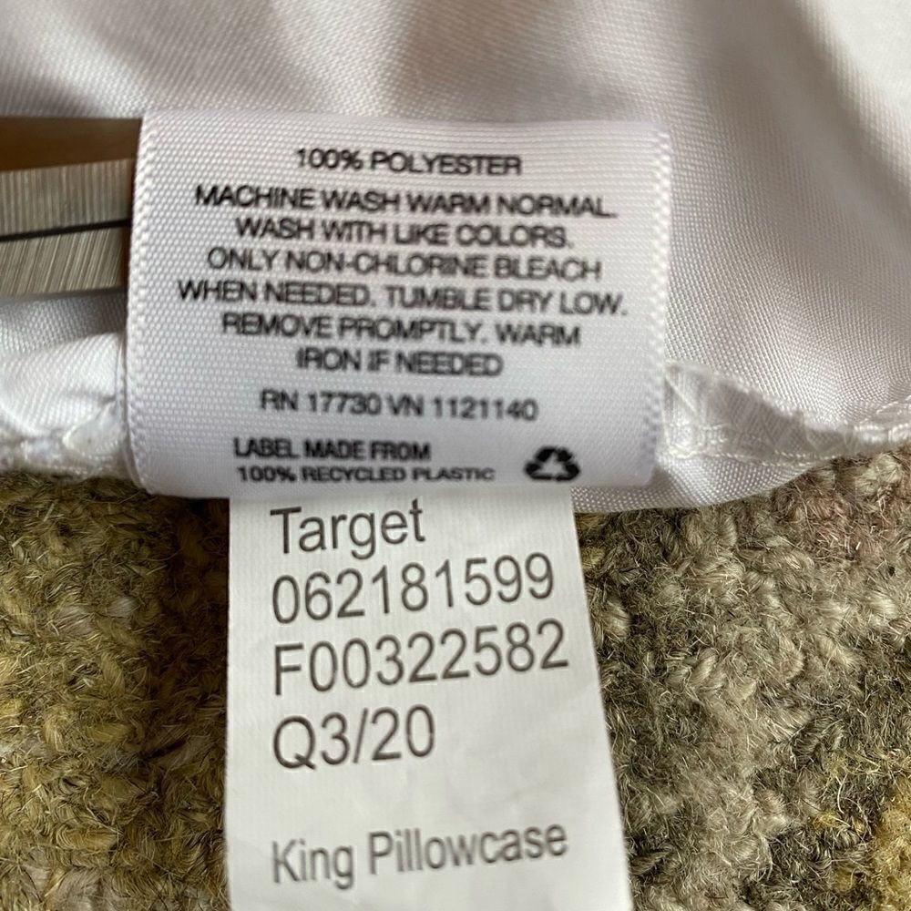 Room Essentials Dot Pillow Cases - Picture 8 of 9